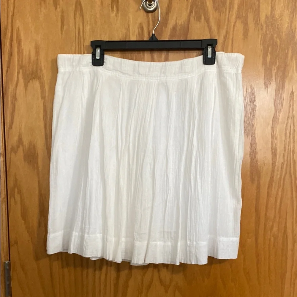 LOFT White Knee-Length Skirt with Pleated Design